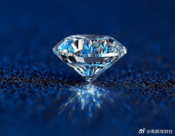 【卖不动！#戴比尔斯时隔一年再降价#，天然钻石价值几何】#去年0.5克拉钻石全年