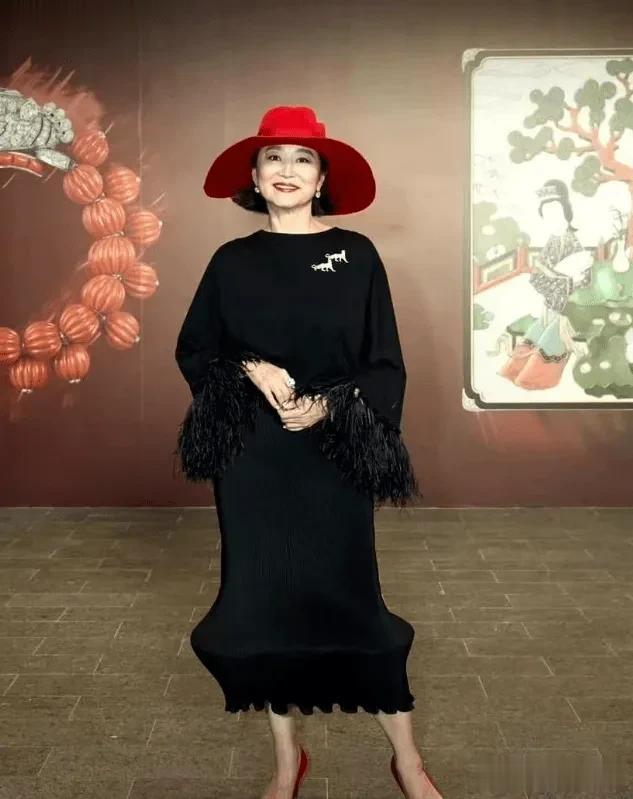 欢迎何超琼、刘嘉玲、杨紫琼和林青霞四位在各自领域取得巨大成就的女性参加故宫博物院