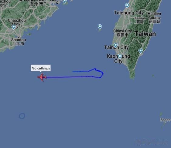 今天早晨，美国空军1架编号为64-14846的RC-135V侦察机抵近汕头外海开