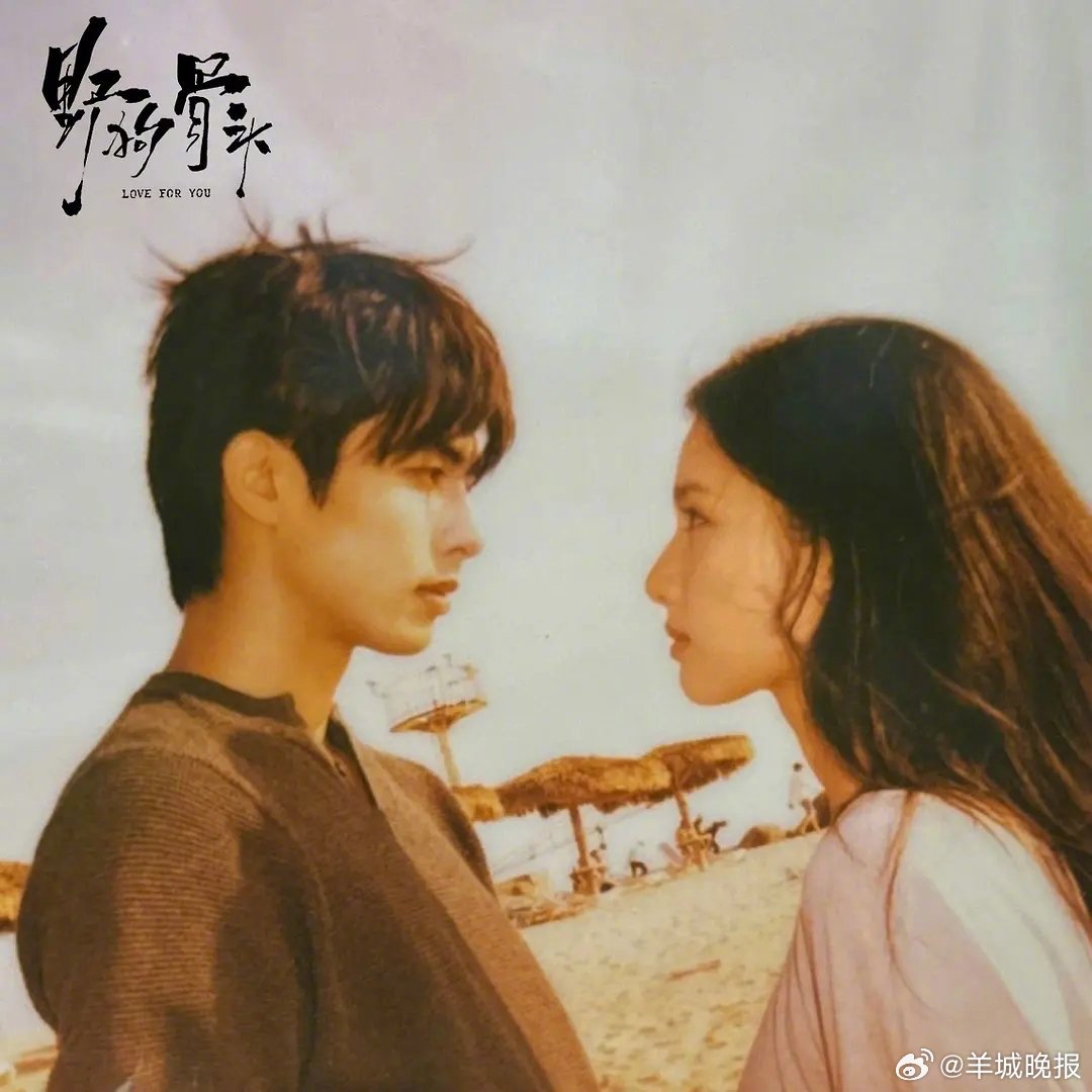 【漫天飞雪太懂浪漫了❄️】今天多地迎来降温，甚至下雪了下雪天一起走能到白头，这不