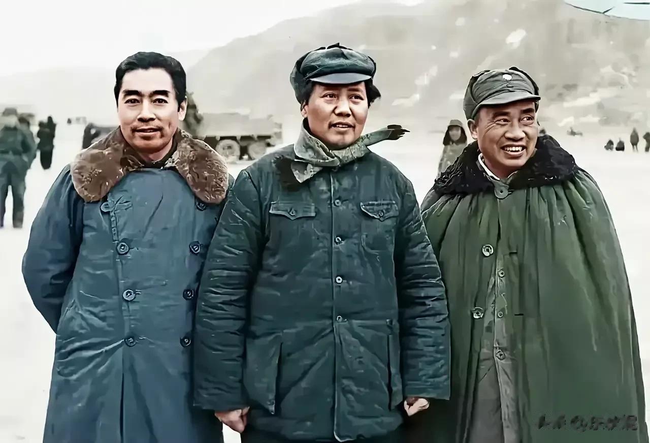 整洁优雅的翻领大衣，

活泼俏皮的个性围巾，

憨憨厚厚的宽大斗篷。

中国最强