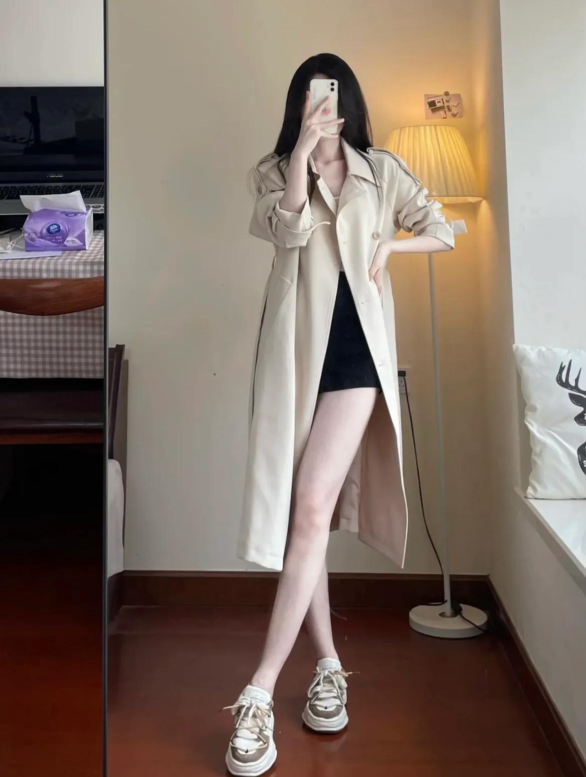 早秋穿搭分享~
气温逐渐下降，早晚温差也越来越大，风衣已经可以提上日程了，这个季