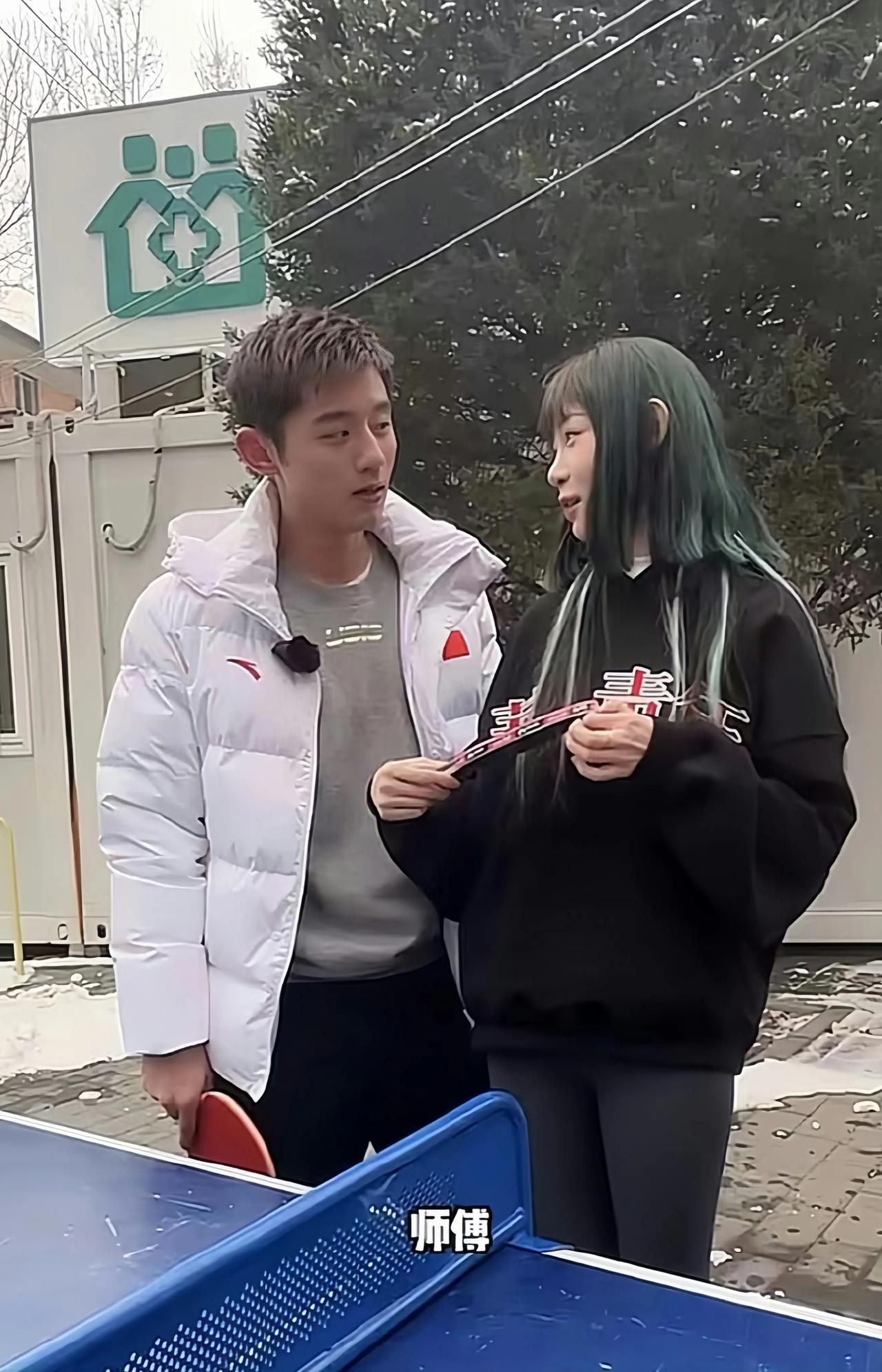 痞幼其实性格很好，平时录视频的时候都能感受到她的乐观，不知道为什么那么多人黑她。