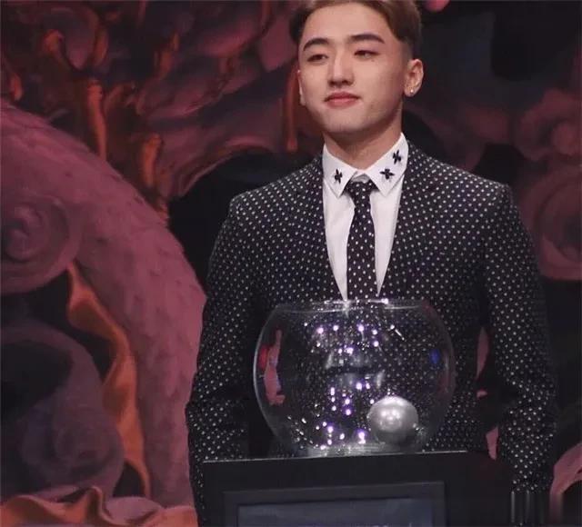 icon：韩服为什么锁区就是很