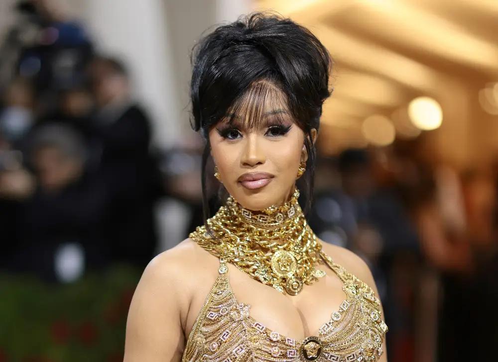 Cardi B 表示，由于 Y