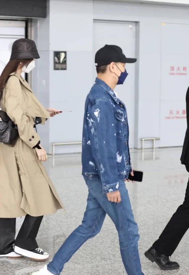 林志颖icon和妻子陈若仪icon现身上海机场，夫妻二人打扮得特别时尚减龄！

