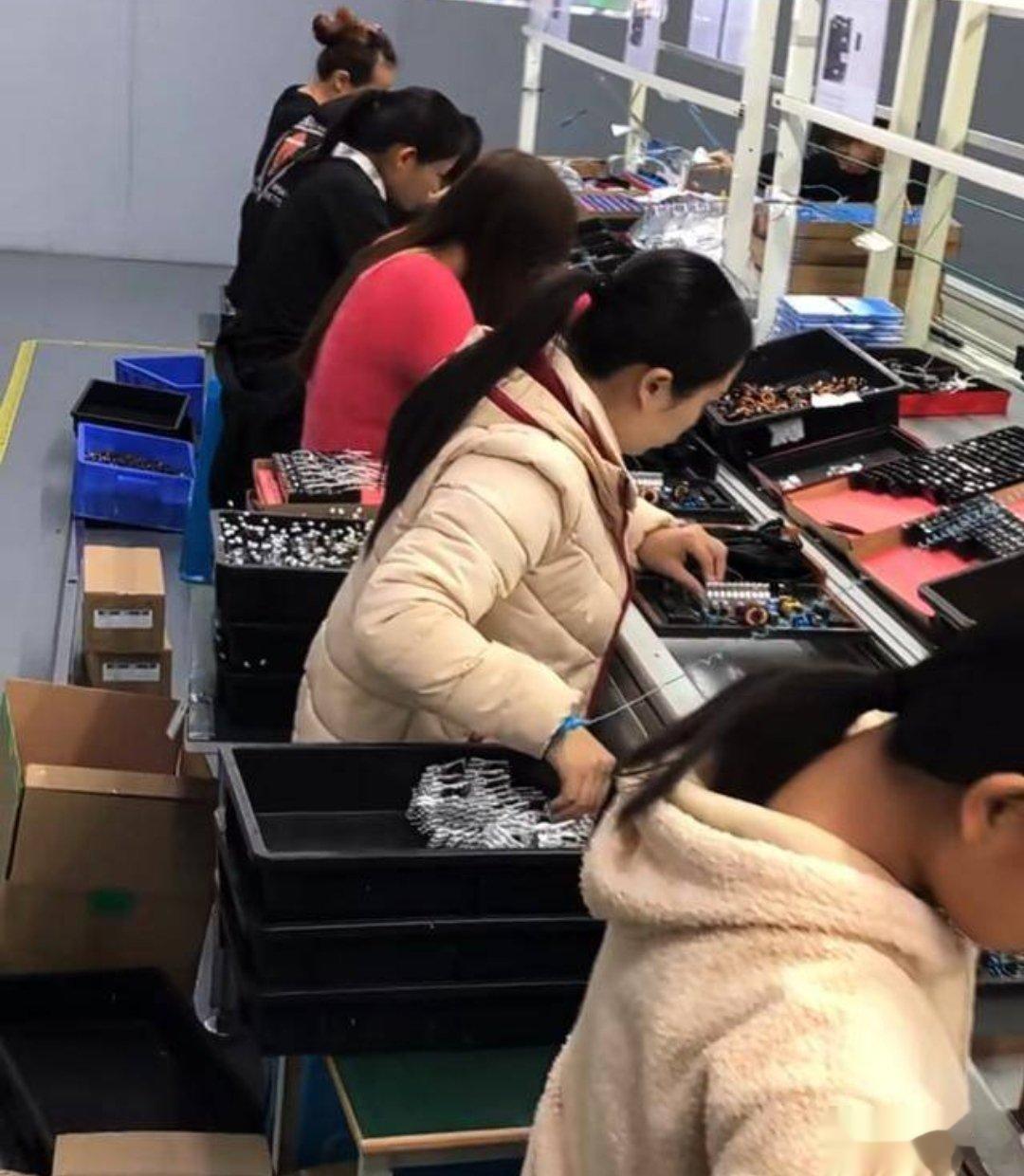 #如果你是大学生你会进厂吗#如果我有其他选择可能不会进厂，因为每一天都在重复的机