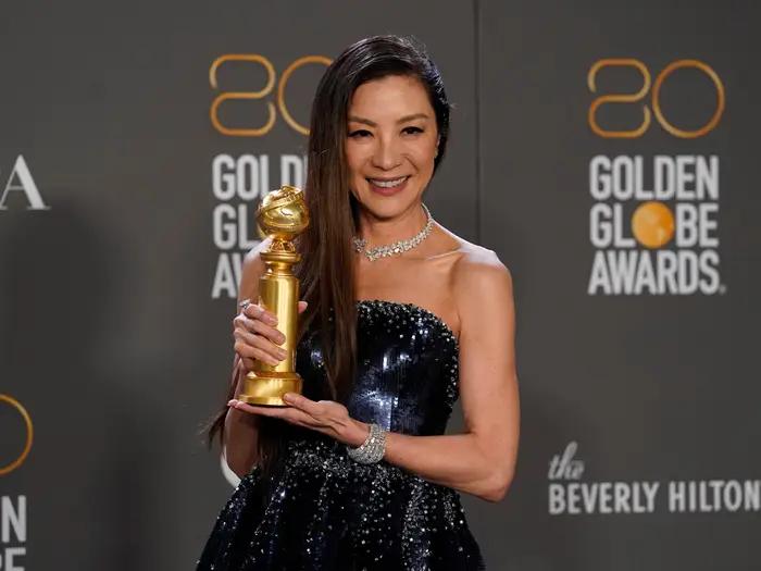 如果成龙担任主角，杨紫琼可能会在获得奥斯卡提名的“一切都在同一时间”中扮演一个截