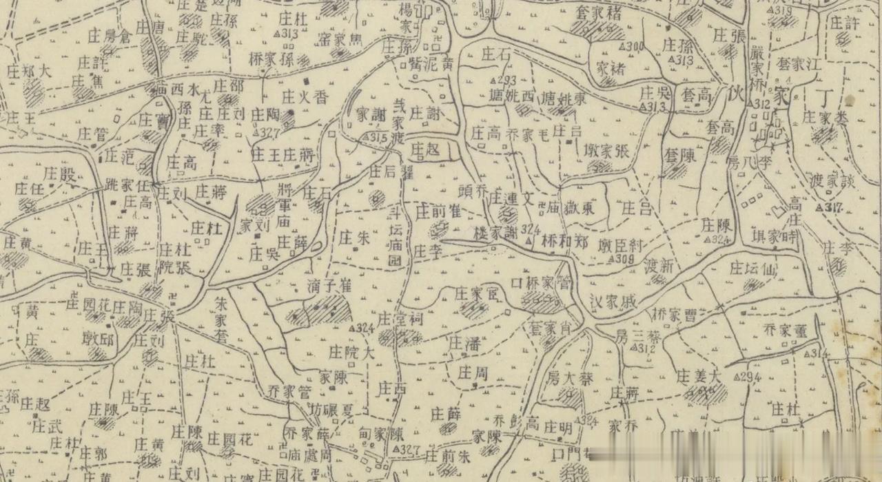 这是一幅民国年间的老地图，奇怪的是——图上的很多汉字已经是简化字，比如：园、庄、