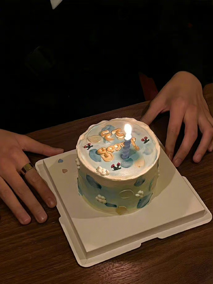  谈及年少二字，应与平庸相斥 ​​​