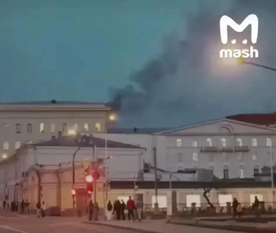真是无语了……俄罗斯国防部都着火了！

据塔新社报道，4月5日，在俄罗斯莫斯科，