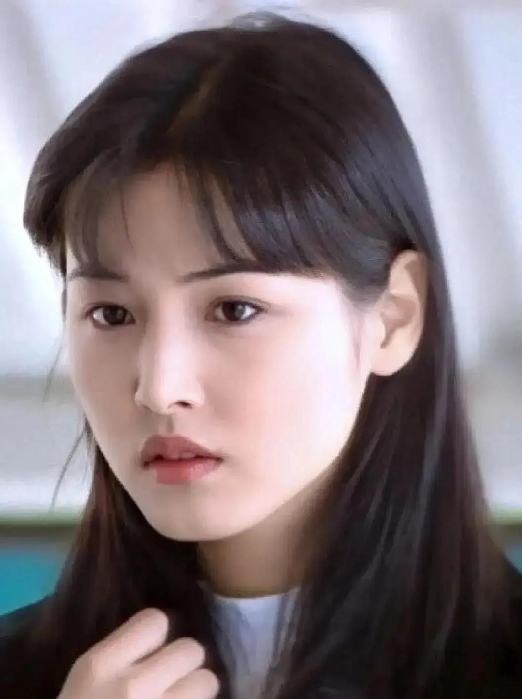 《粉红女郎》里面的男人婆，以前没注意她，光看陈好了，原来这么漂亮。
年轻时的张延