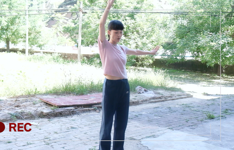 女明星张嘉倪为了贴近角色，居然真的去练了舞蹈，并且不是做做样子，而是实打实得去努