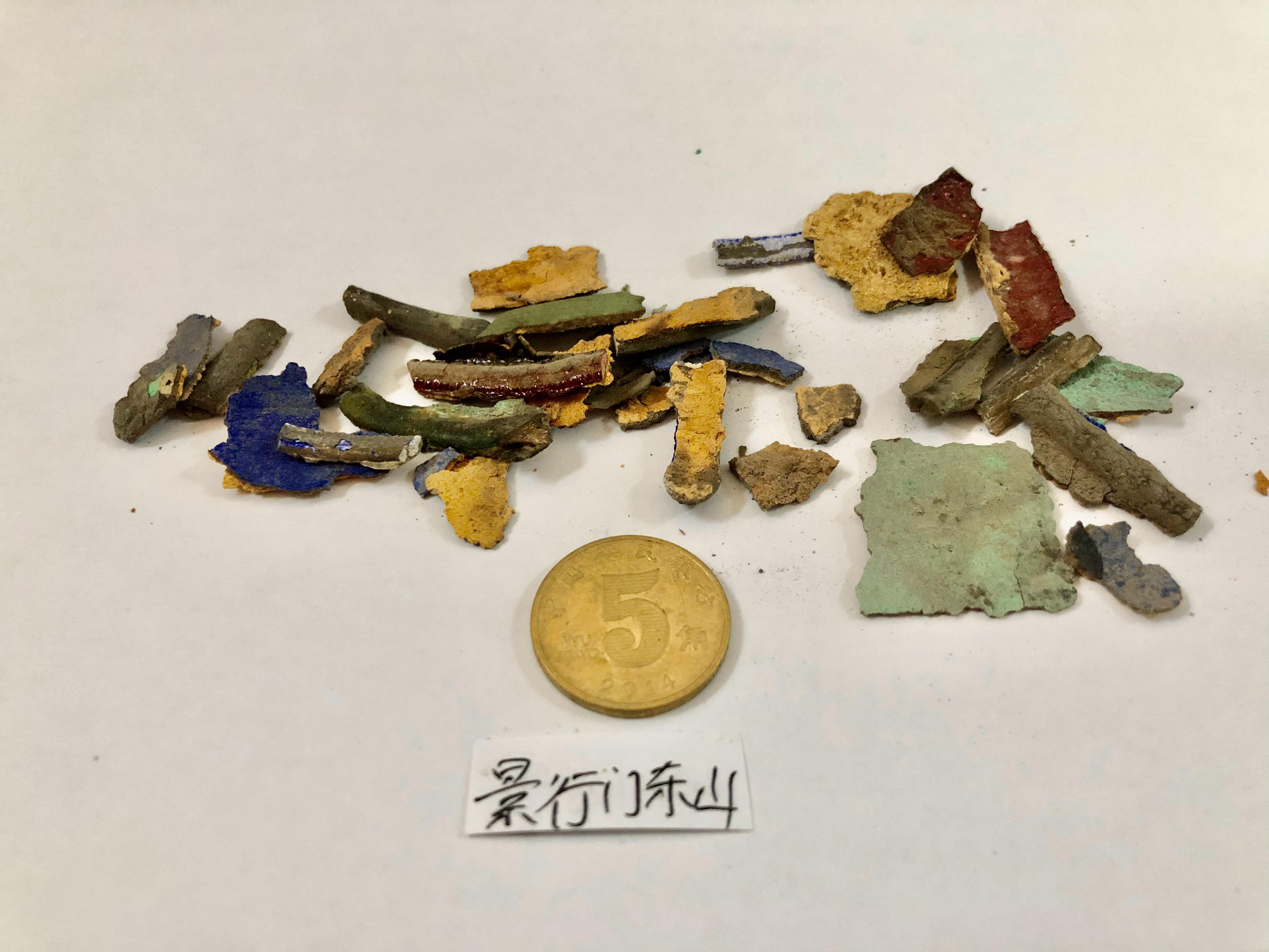 二月春风似剪刀，除了刮下松柏树花粉，也会刮下群青和巴黎绿。切莫仰头长啸，谨防灭鼠
