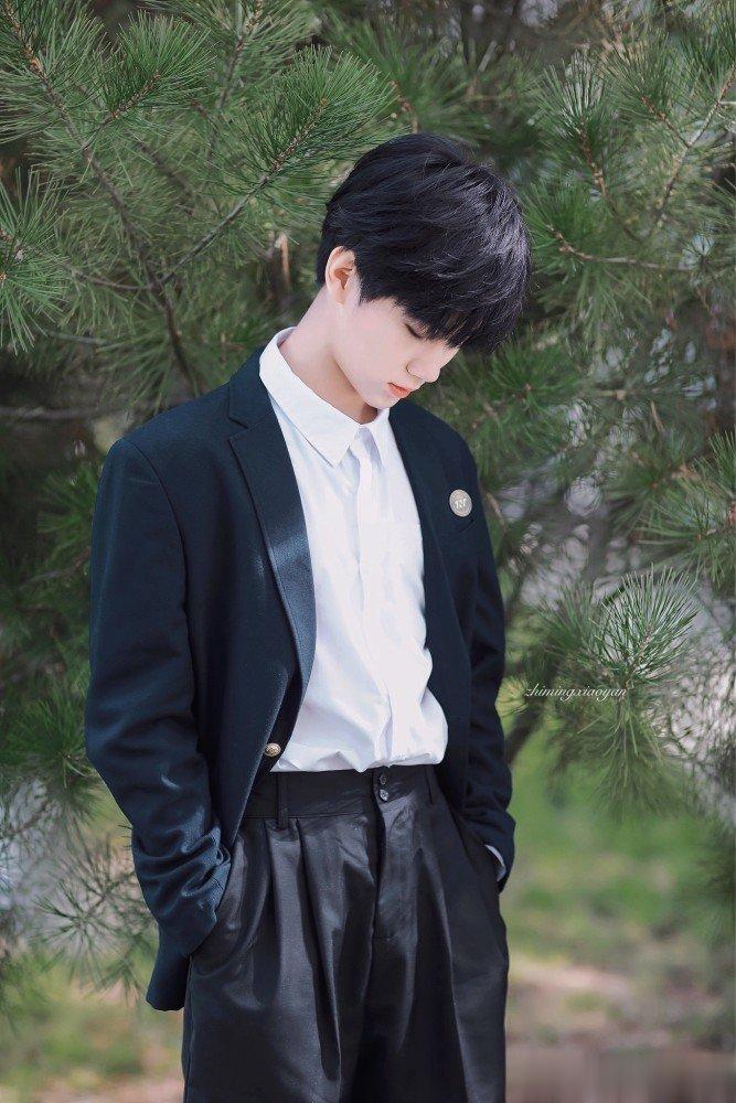 #张真源[超话]#“晚霞照在你