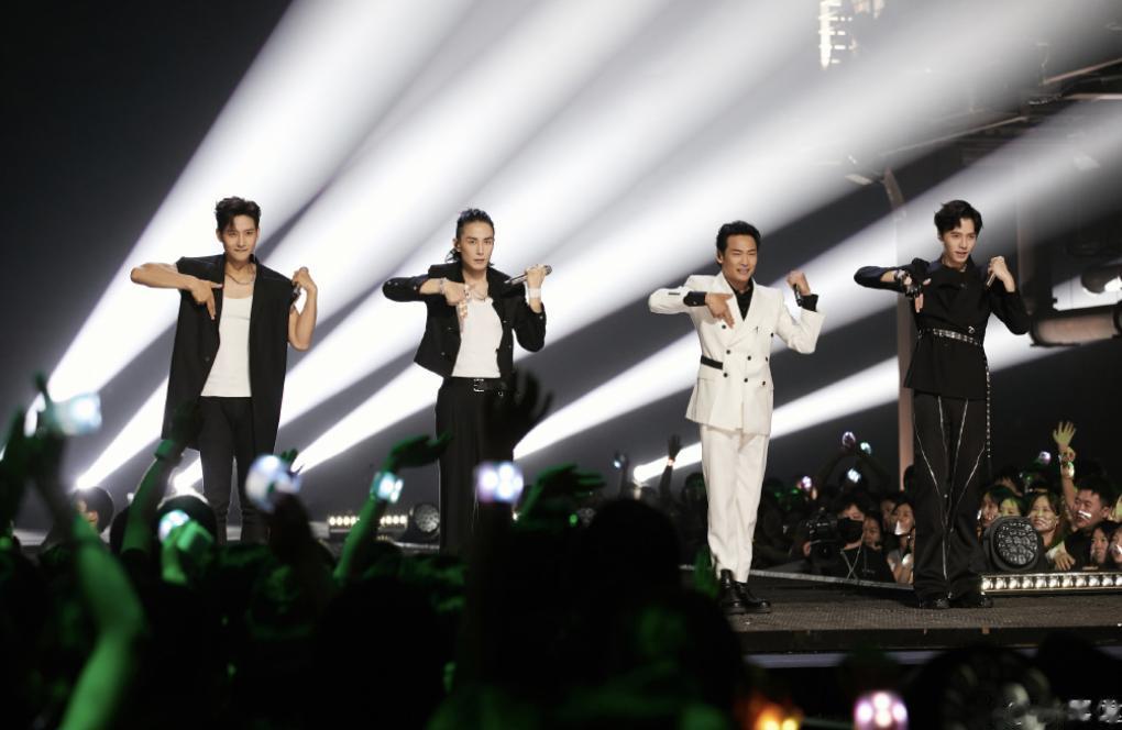 杜德伟这一组都挺有看头的。就算你对李承铉唱的那首歌不了解，听到他用方言演唱，最后