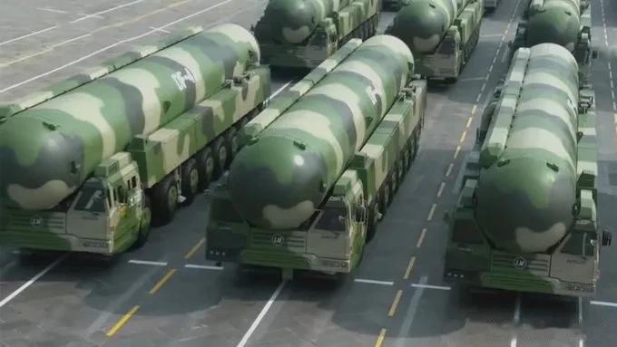 日本共同社援引其消息来源报道称，中国批准了一项计划，到 2035 年将中国的核力