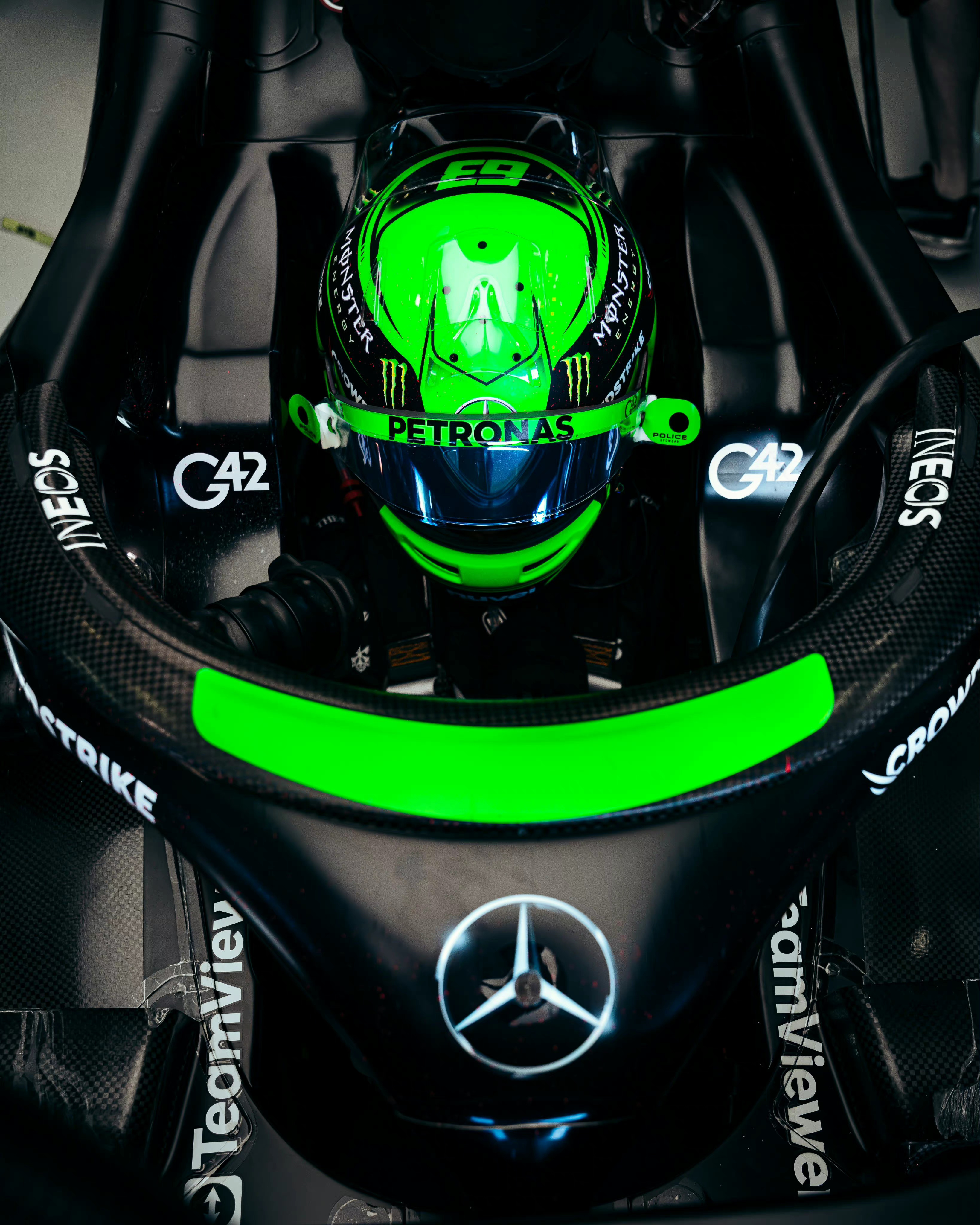 拉塞尔的2023绿色💚➕🖤黑色头盔，真漂亮😍#2023F1巴林大奖赛##C