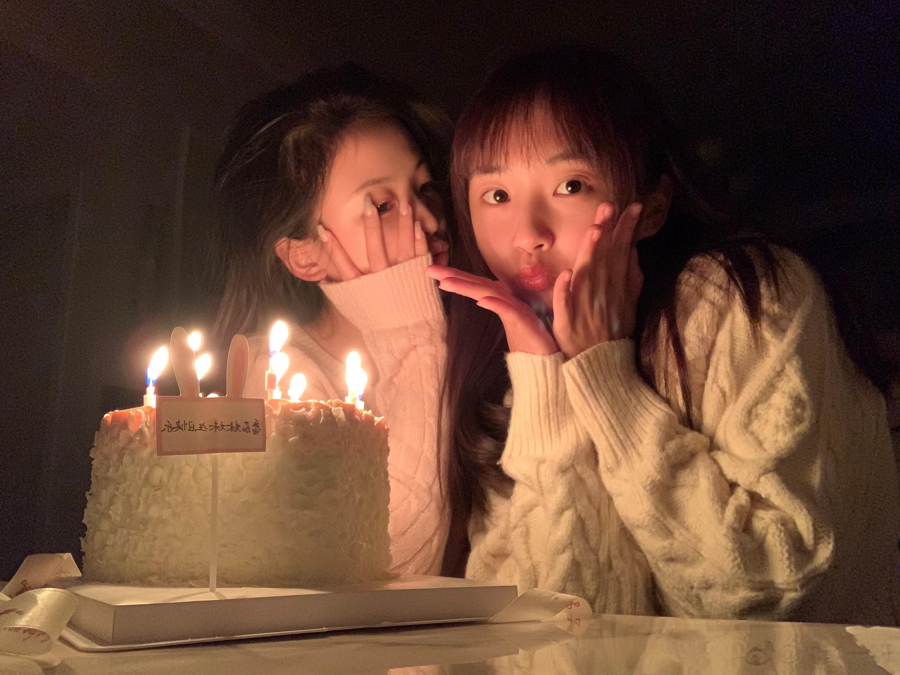 最近和番茄混成了啦啦👩‍❤️‍👩哈哈哈第一次给番茄过生日 生日快乐 ​​​
