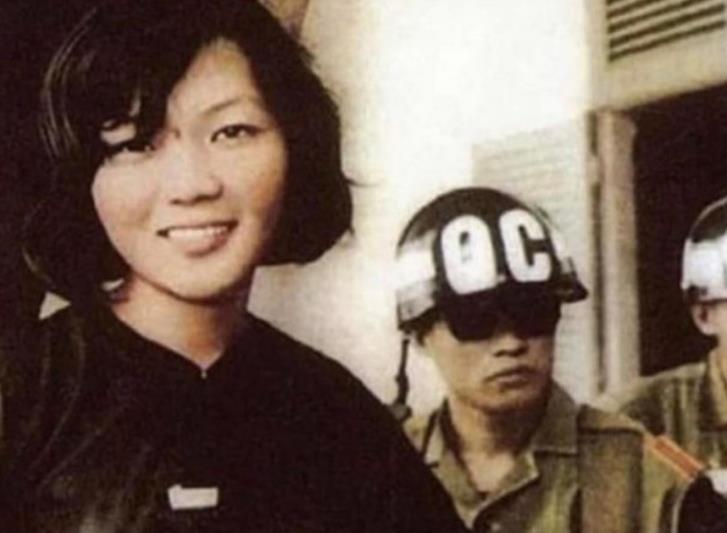 【胜利的微笑】
武氏升（Võ Thị Thắng）于1945年12月10日出生于