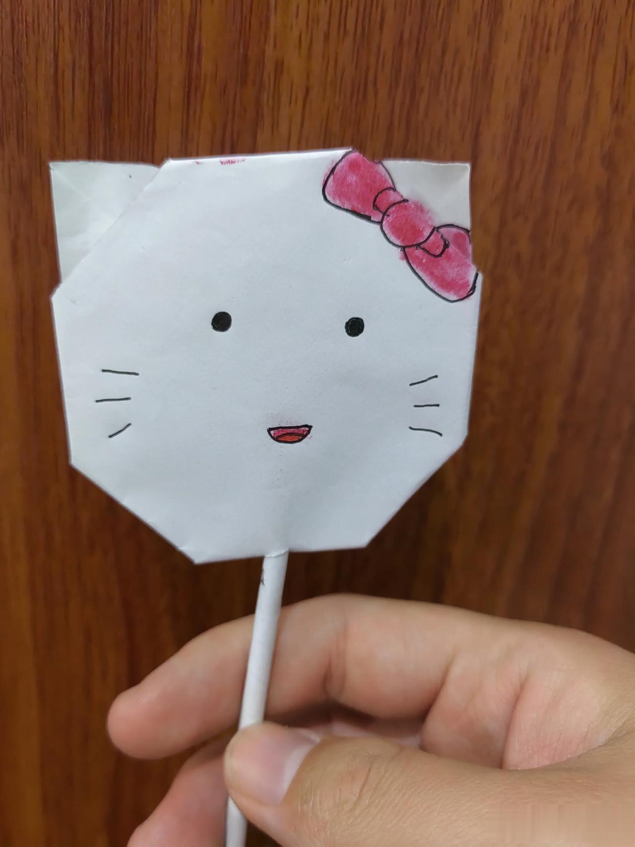  
宝宝喜欢HelloKitty。
我就给她画了一只HelloKitty。
老婆