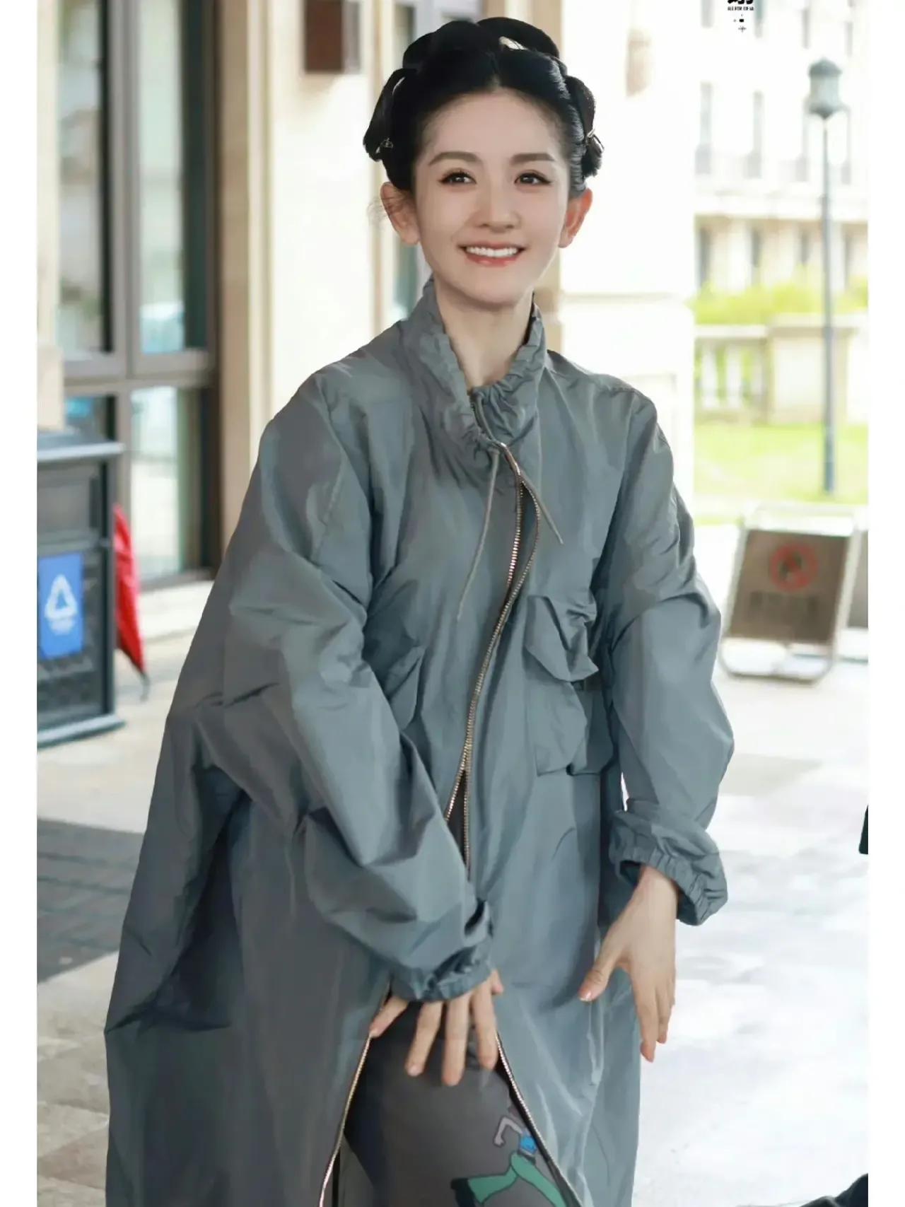 这是谢娜？乍一看还以为是赵丽颖，瘦下来果然是最好的整容和美容。

谢娜底子好，身