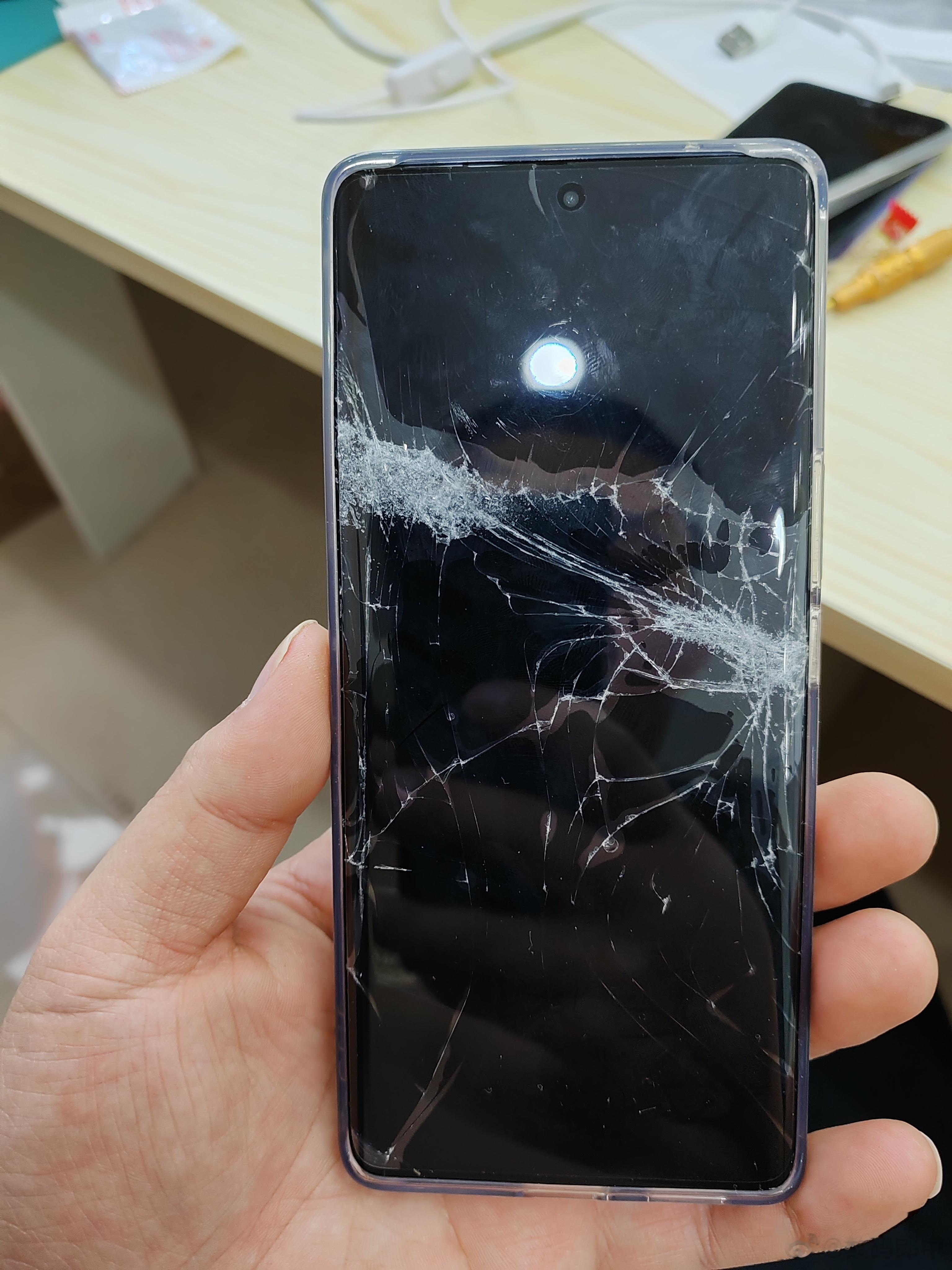蓝厂在线下真的是杀疯了，S16现在嘎嘎好卖，同一天我都能收两个S16，一个前一天
