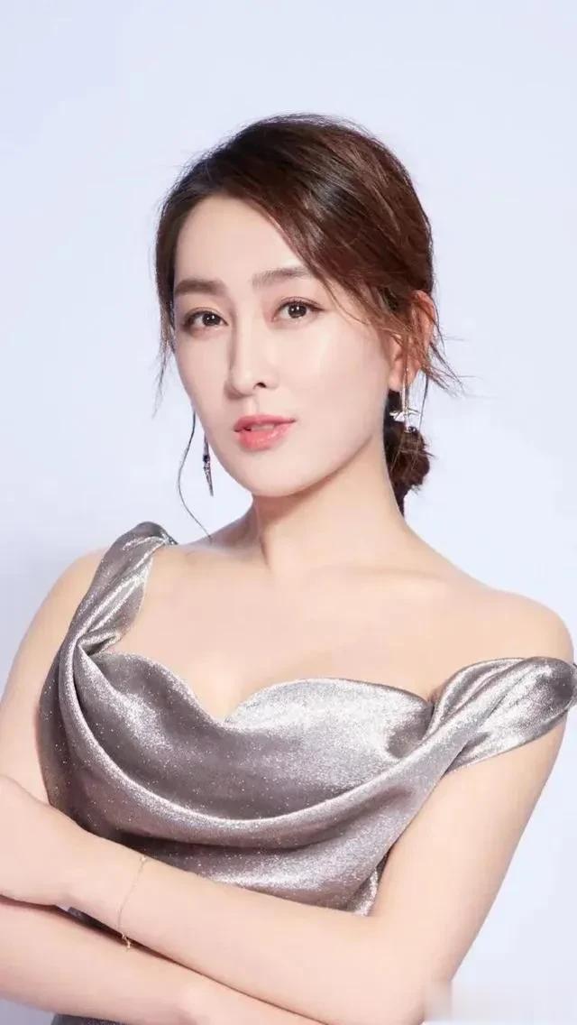 马谡已经很久没有动静了，她似乎已经从圈子里消失了。

大家已经渐渐忘记了她的存在