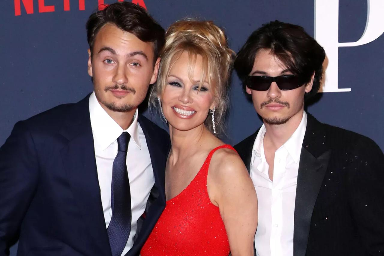 帕梅拉·安德森 (Pamela Anderson ) 公开了她在童年时期为保护孩