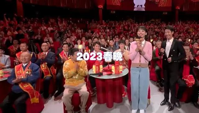 春晚现场观众都已经不戴了，生活