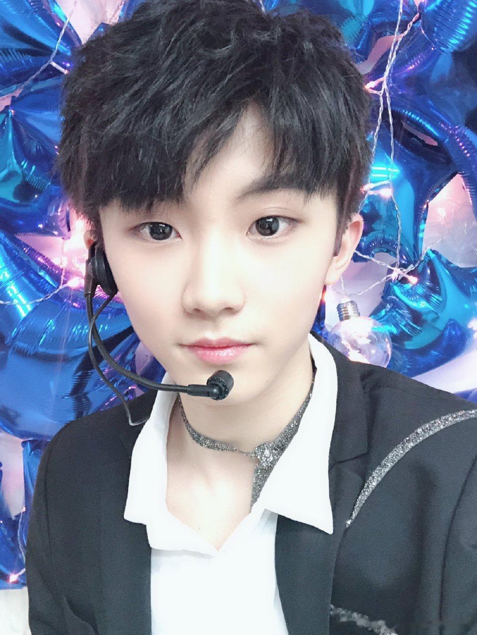 #马嘉祺[超话]#mjq#马嘉祺全能音乐人#  mjq#张颂文马嘉祺唱的听海# 