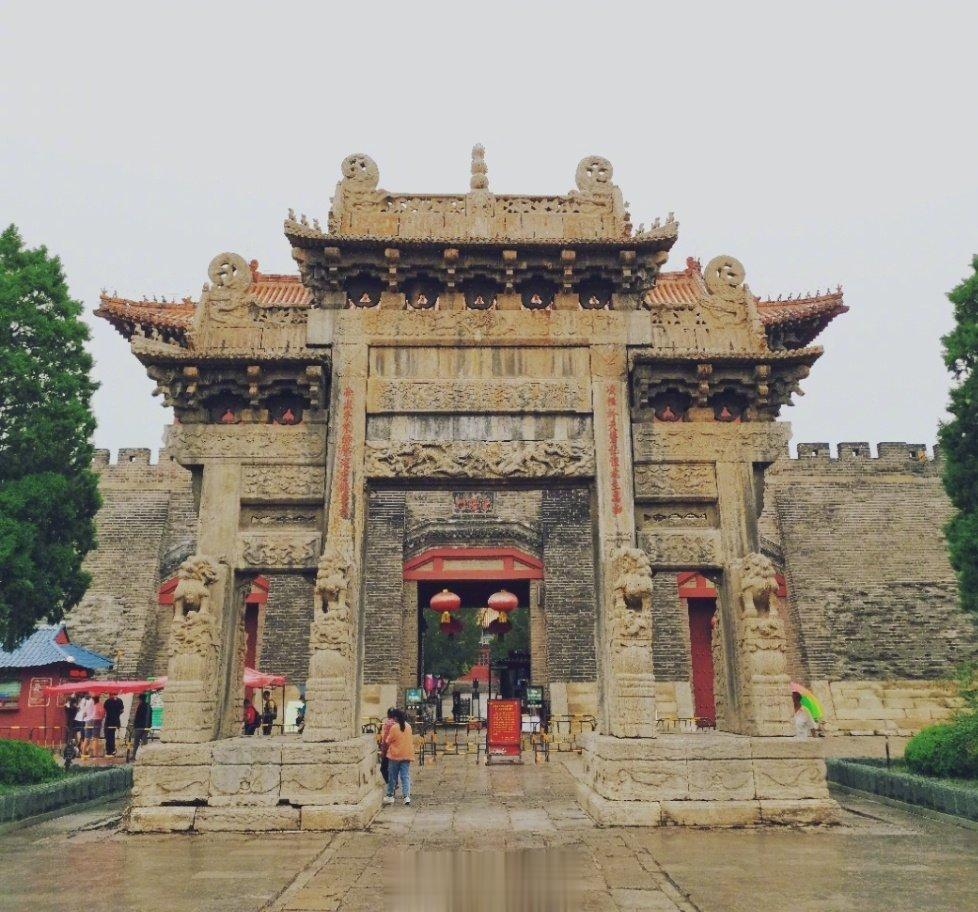 #泰山门票##山东旅行# 登泰山，游岱庙，岱庙创建于汉代 ，为泰山信仰祖庭，有“