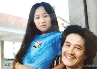赵本山再婚后，前妻的大女儿赵玉芳来家里认门时，马丽娟态度冷淡，全程都没说几句话。
