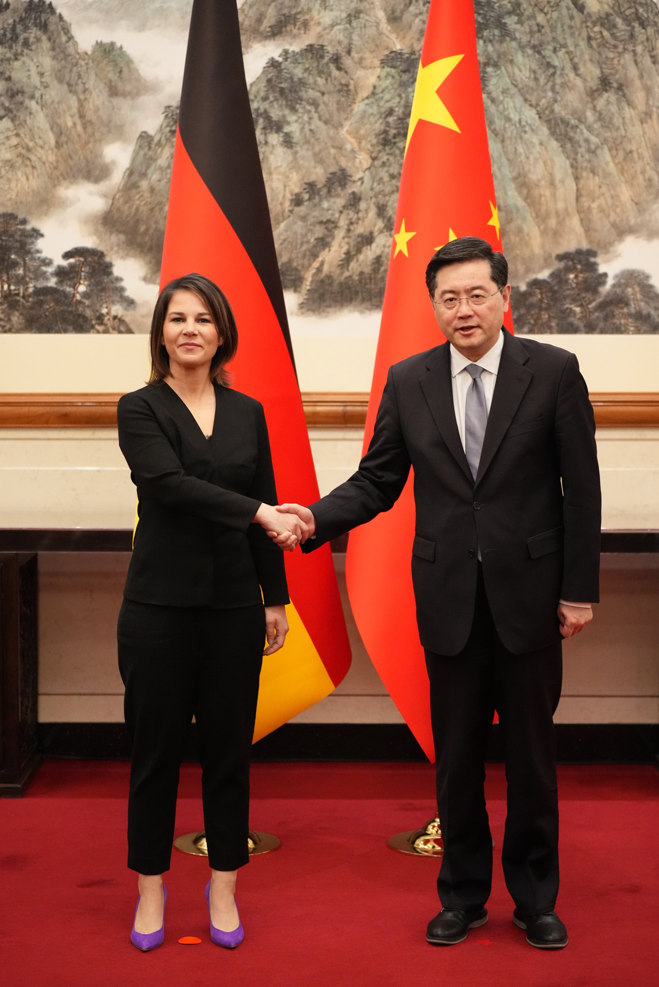  秦刚外长与德国外长贝尔伯克举行会谈 ​​​