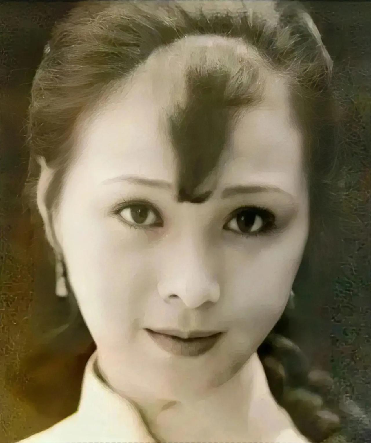 刘亦菲说自己是全家人里最丑的一个，原来不是开玩笑，刘亦菲一家人真的是美女如云，颜