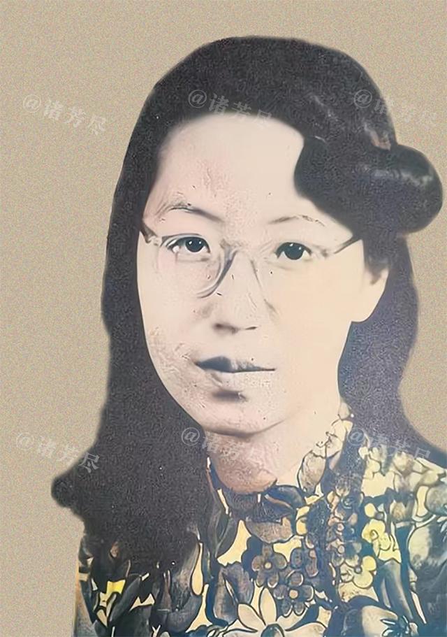 1940年，20岁的张爱玲在香港大学拍下了这张罕见照片。世人多说张爱玲高冷孤傲，