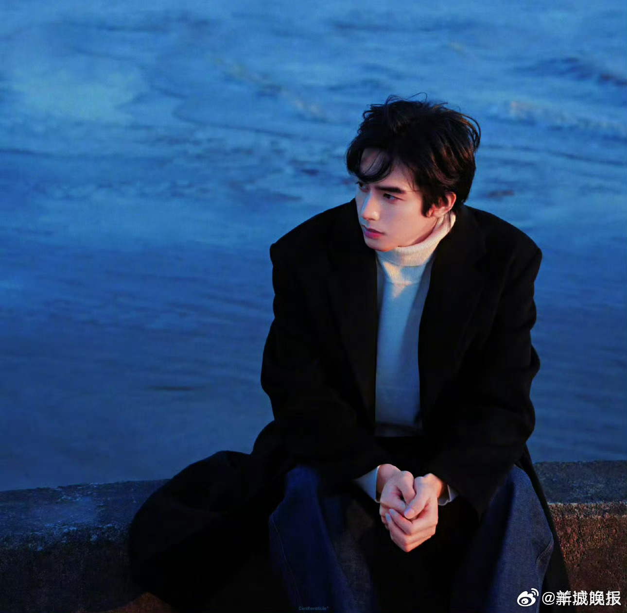 【这样绝美的蓝调时刻，你最想和谁一起分享？】蓝色中总是带着丝丝忧郁，却又唯美到失