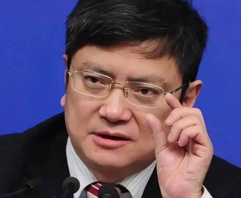 郑强教授说，如果战争真的来临，跑得最快的一定是那些开宝马的人，还有嘴上教育别人如