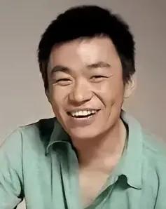 王宝强来自于农村，没什么文化，却在演艺圈混的风生水起[兔年大吉][兔年大吉] 农