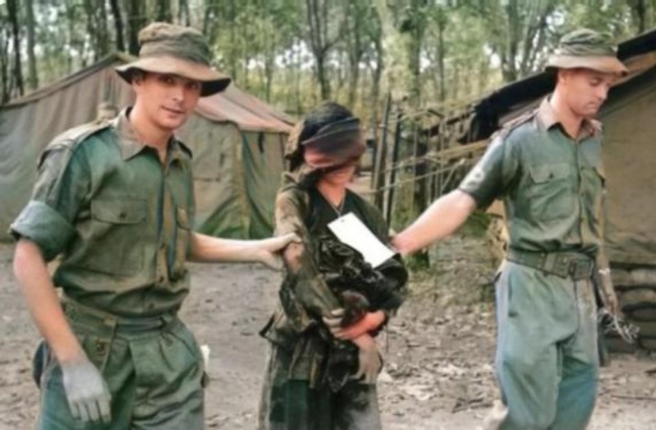 越南战争期间，一名女越南游击队员被 澳大利亚军队抓住，而等待她的则是无尽的折磨。