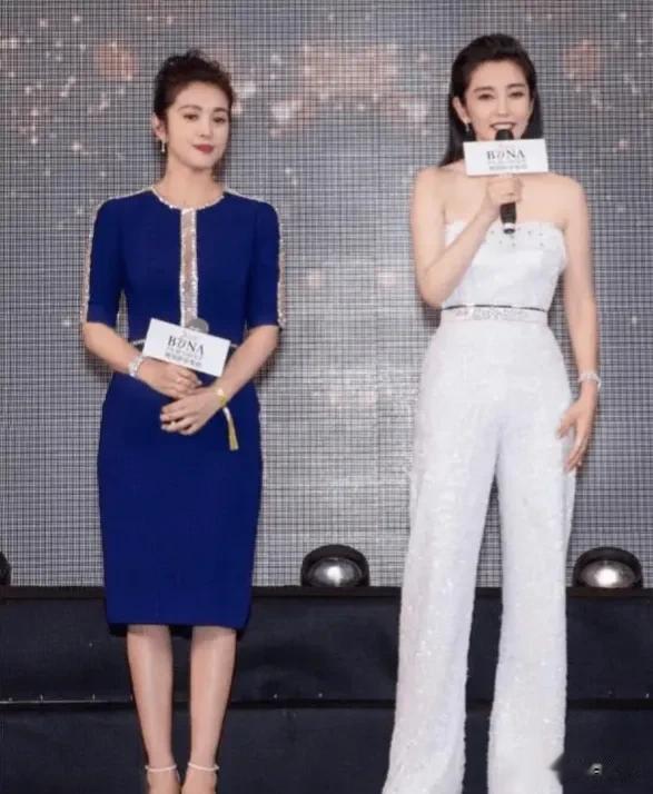 李雪到底是李冰冰的姐姐还是妹妹呢？

有人说是姐姐，也有人说是妹妹的，反正是迷一