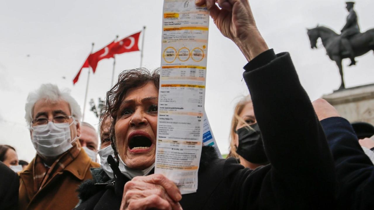 美国高通胀已开始有了缓和的迹象！

美国一份调查显示，美国企业的员工工资增长有见