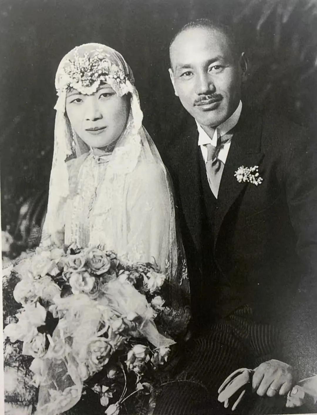 宋氏三姐妹和她们的丈夫的合影，她们是20世纪嫁的最好的三姐妹。
宋家三姐妹里，二