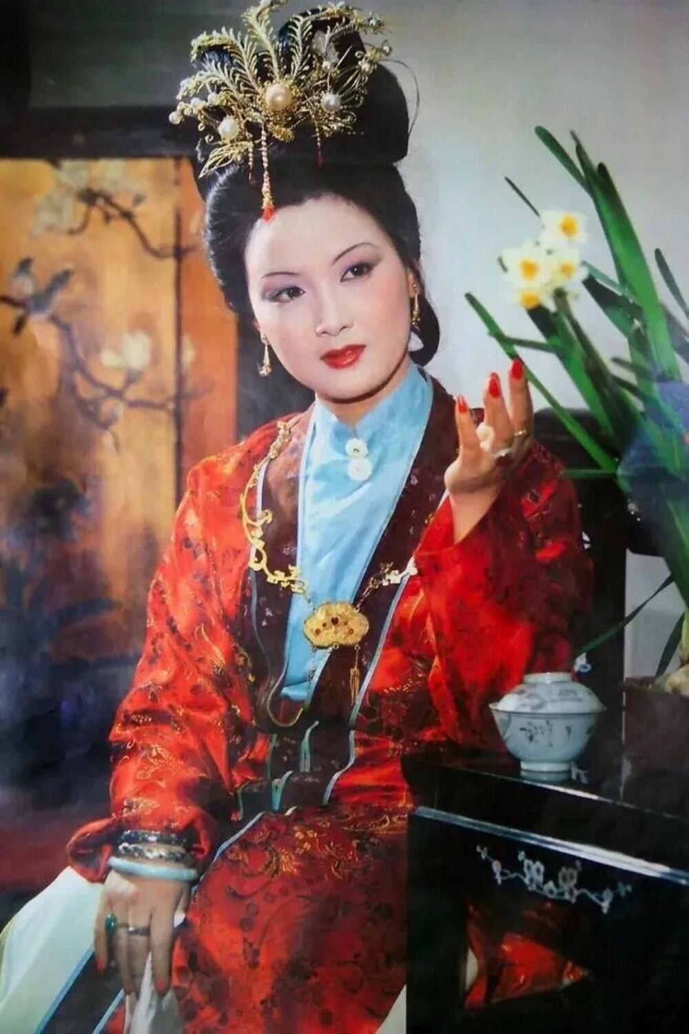 贾琏对王熙凤是真薄情。王熙凤作为当家人肯定在荣国府是特别招人恨，但贾琏应该体谅当