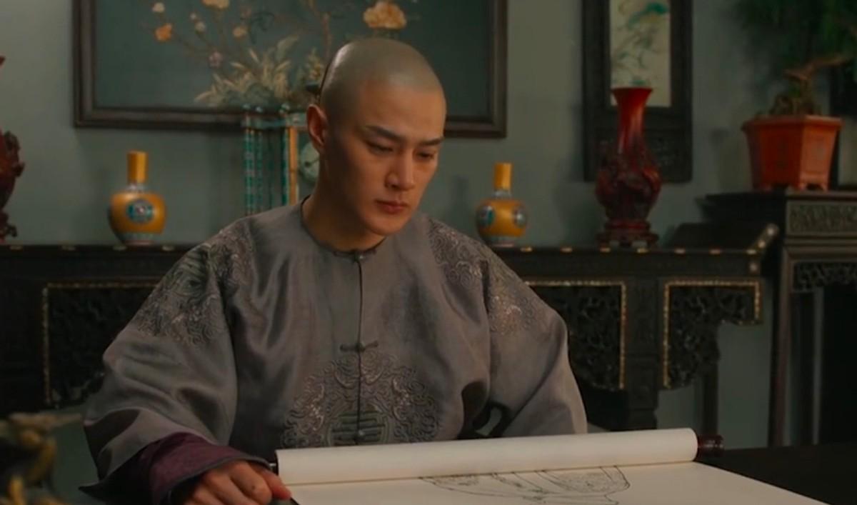 十二爷胤裪能求得富贵安康，一个女人至关重要，她就是苏麻喇姑。苏麻喇姑养育了胤裪，