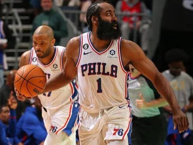 哈登三双数历史第八 助攻数升至历史第20位

NBA常规赛，76人以121比82