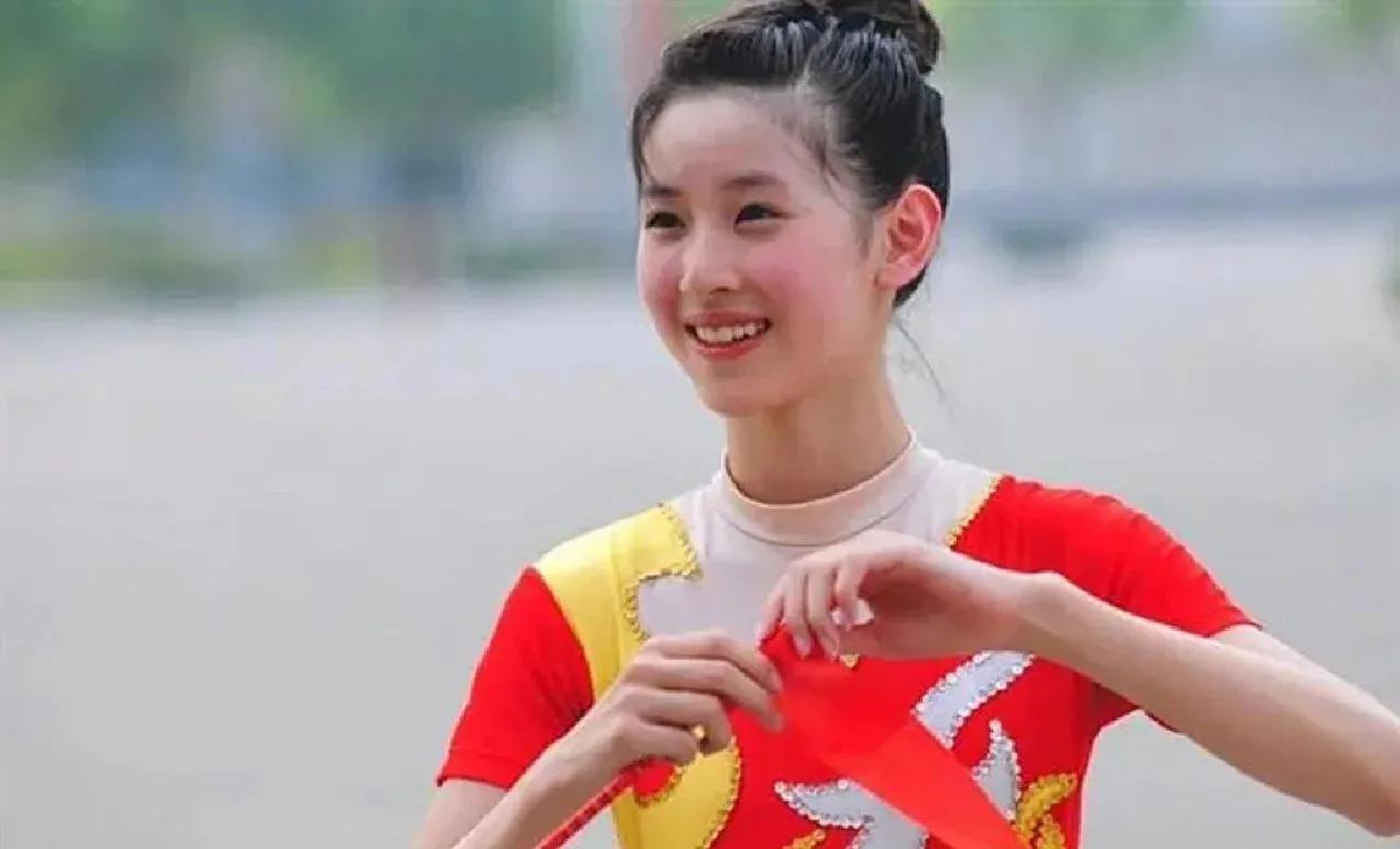不识妻美刘强东[what]
清华毕业的奶茶妹妹高中时多么的清纯漂亮呀！