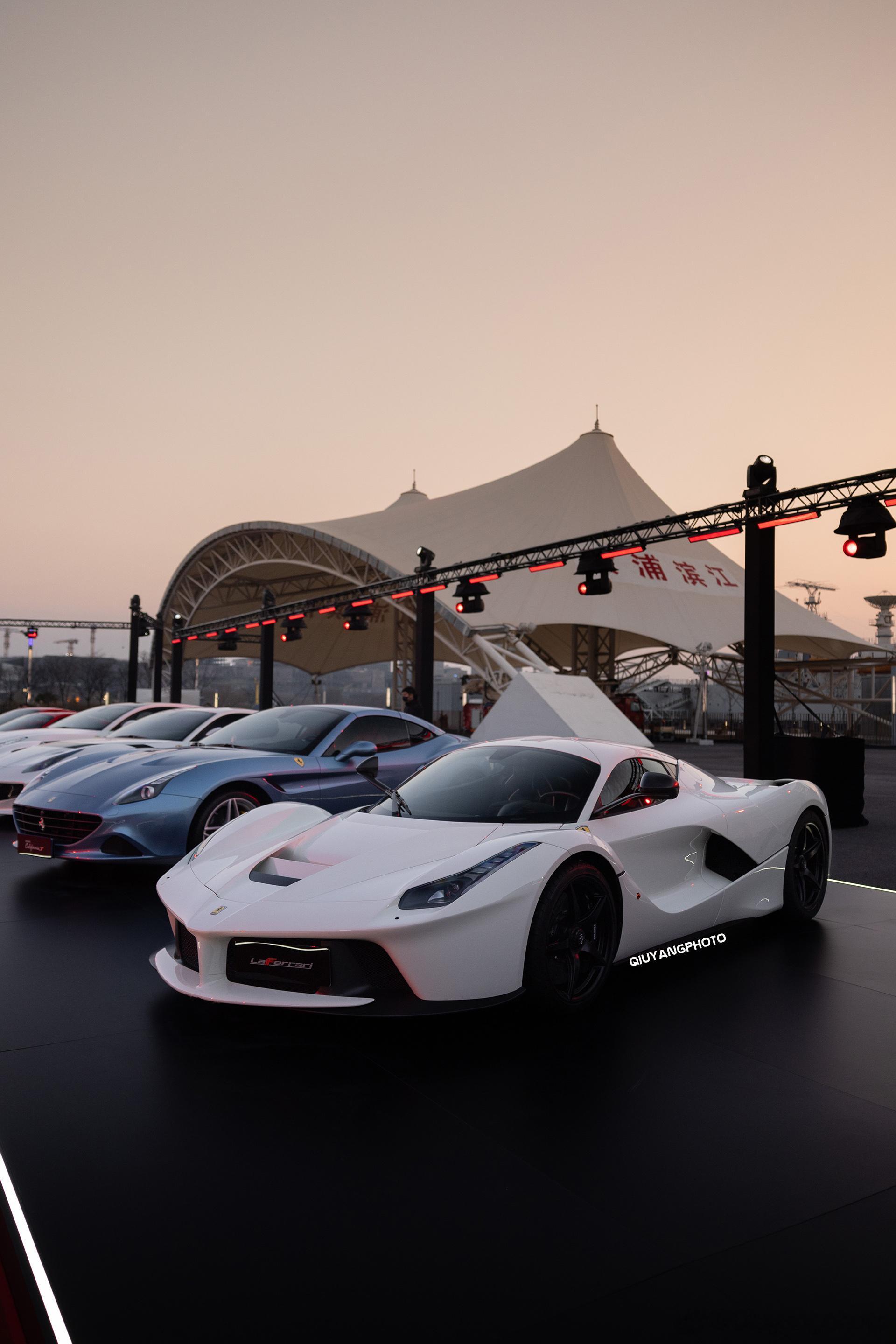 Ferrari Laferrari  Bianco Avus车顶与车身同色。昨日
