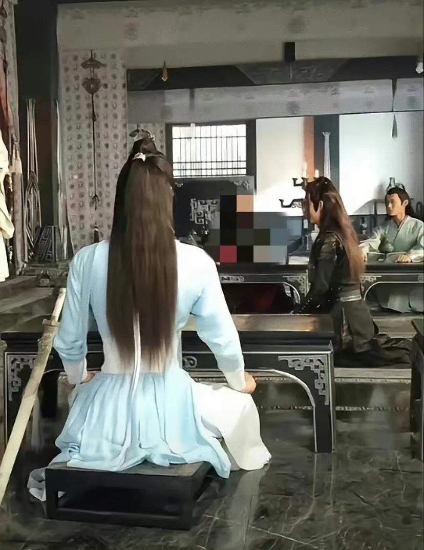 你蓝的宽肩窄腰[流泪][流泪][流泪]

