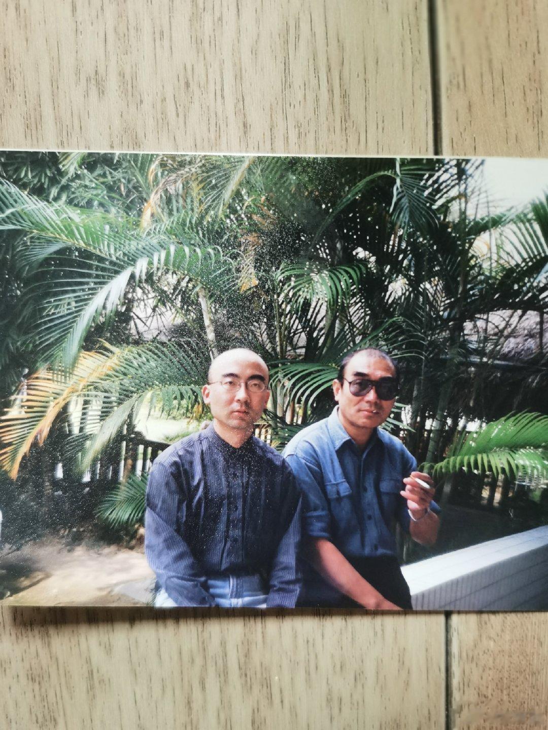 我曾经是文学青年的证明，大家认识我边上这个人吗？ ​​​